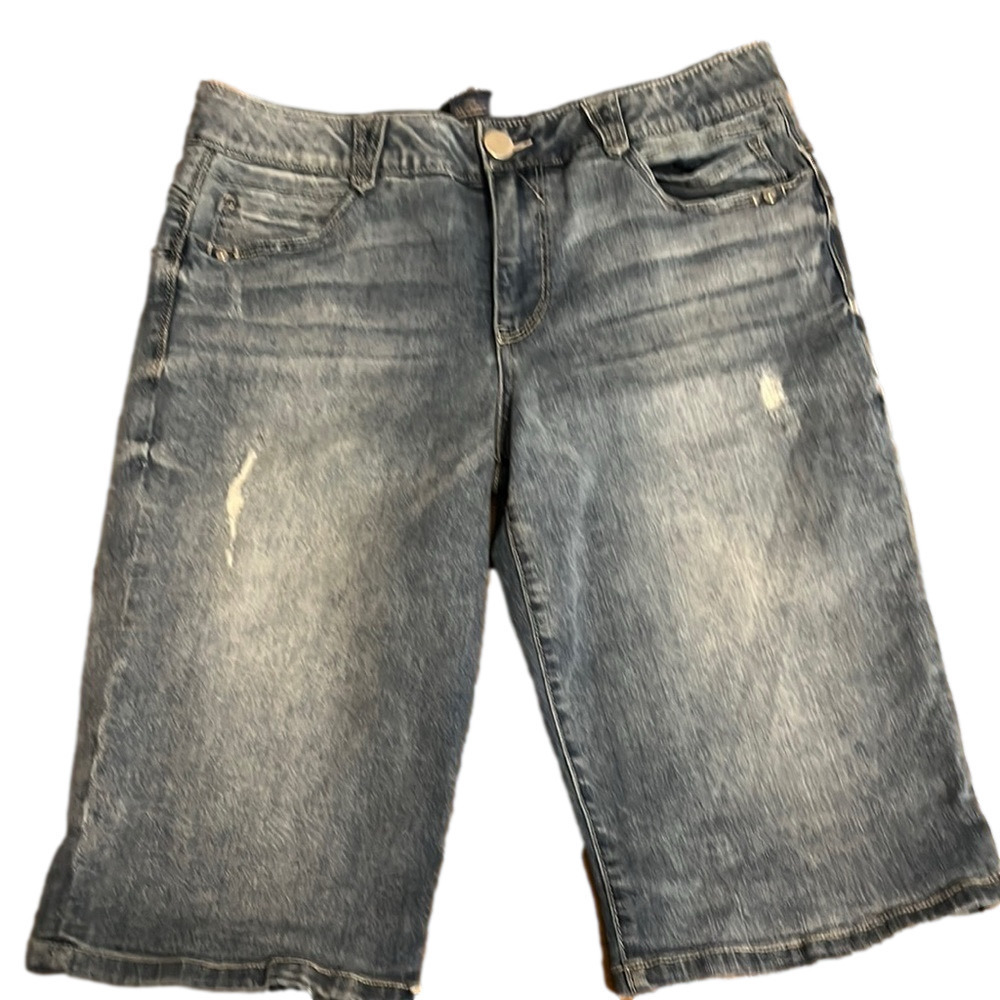 𝅺Democracy Ab Solution distressed jean Bermuda shorts size 12
